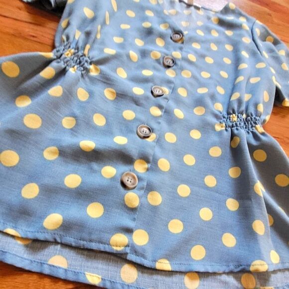 MINE Flutter Sleeve Button Front Polka Dot Peplum Shape Top Medium - Picture 3 of 6